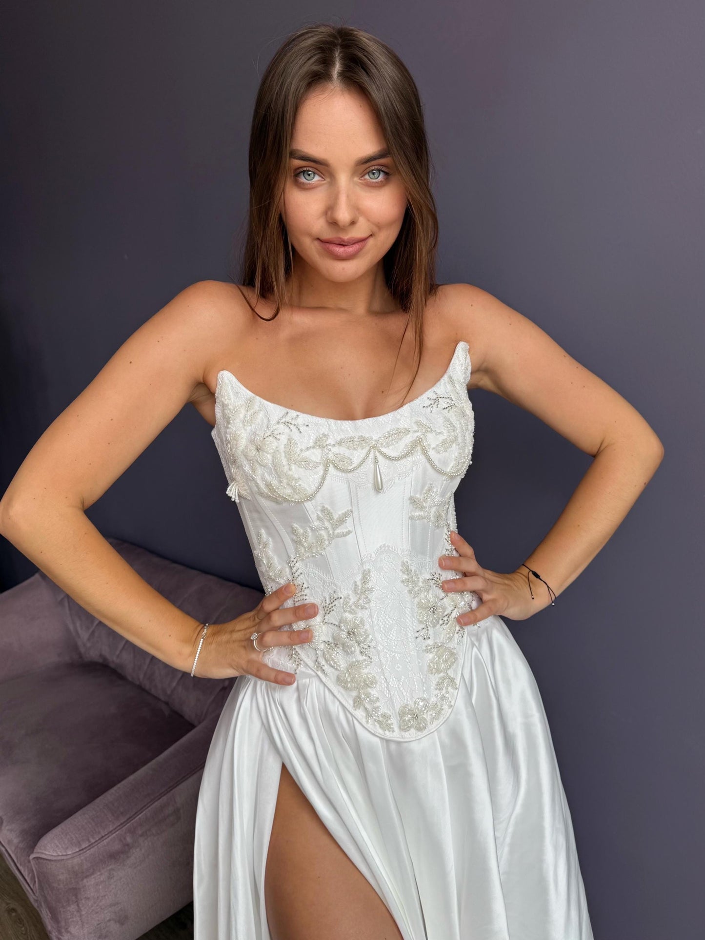 Luxury Ivory Corset Wedding Dress – Hand-Embroidered Bridal Gown – Taffeta Skirt with Slit – Unique Couture Wedding Outfit – Custom Made