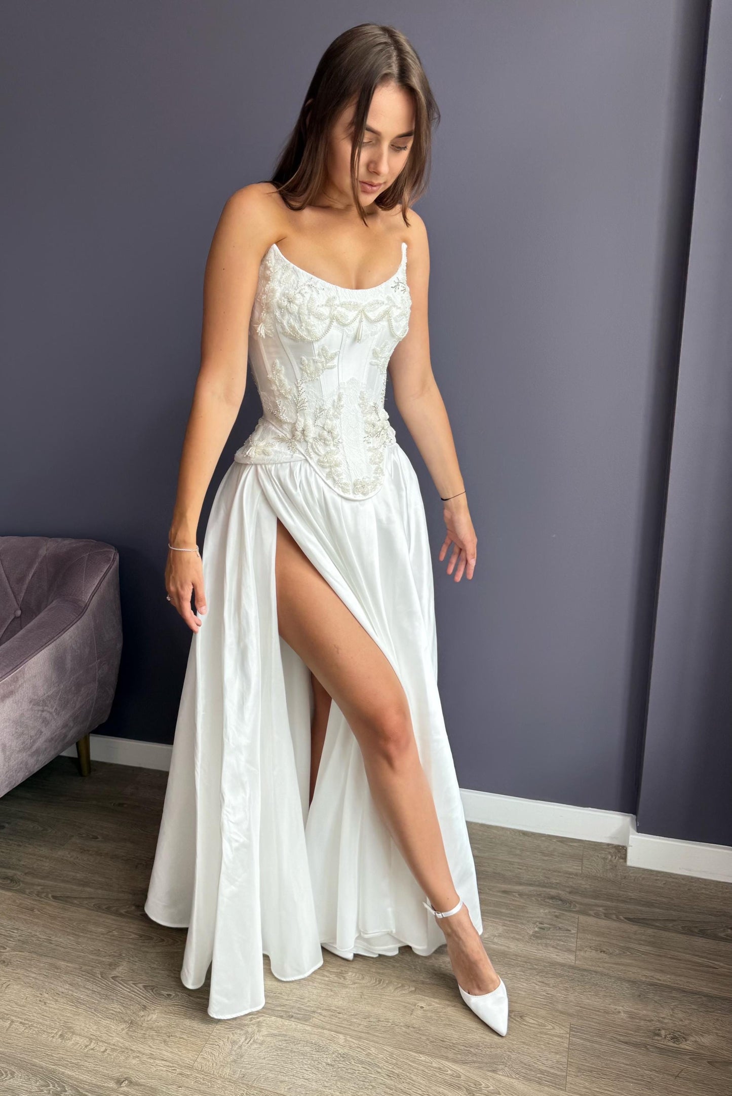 Luxury Ivory Corset Wedding Dress – Hand-Embroidered Bridal Gown – Taffeta Skirt with Slit – Unique Couture Wedding Outfit – Custom Made