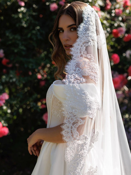 Cathedral Length Lace Bridal Veil, Vintage Mantilla Bridal Veil, Tulle Edge Veil with Lace Trim, Chapel Wedding Veil, Fringe Veil Detail