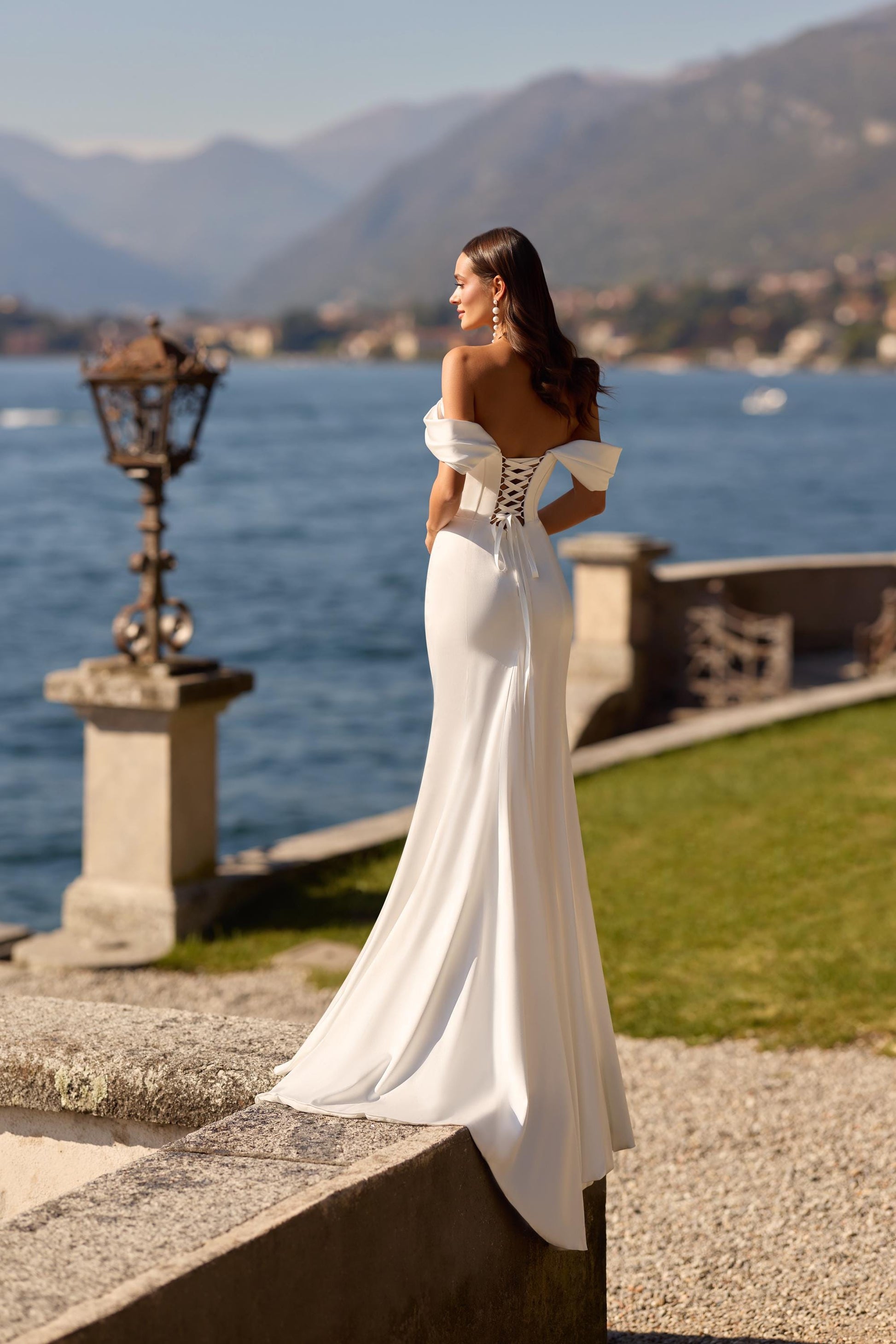 Wedding Dress Strapless Off Shoulder Bridal Gown Elegant Minimalist Slit Corset Back Modern Bride Custom Made with butterfly sleeves