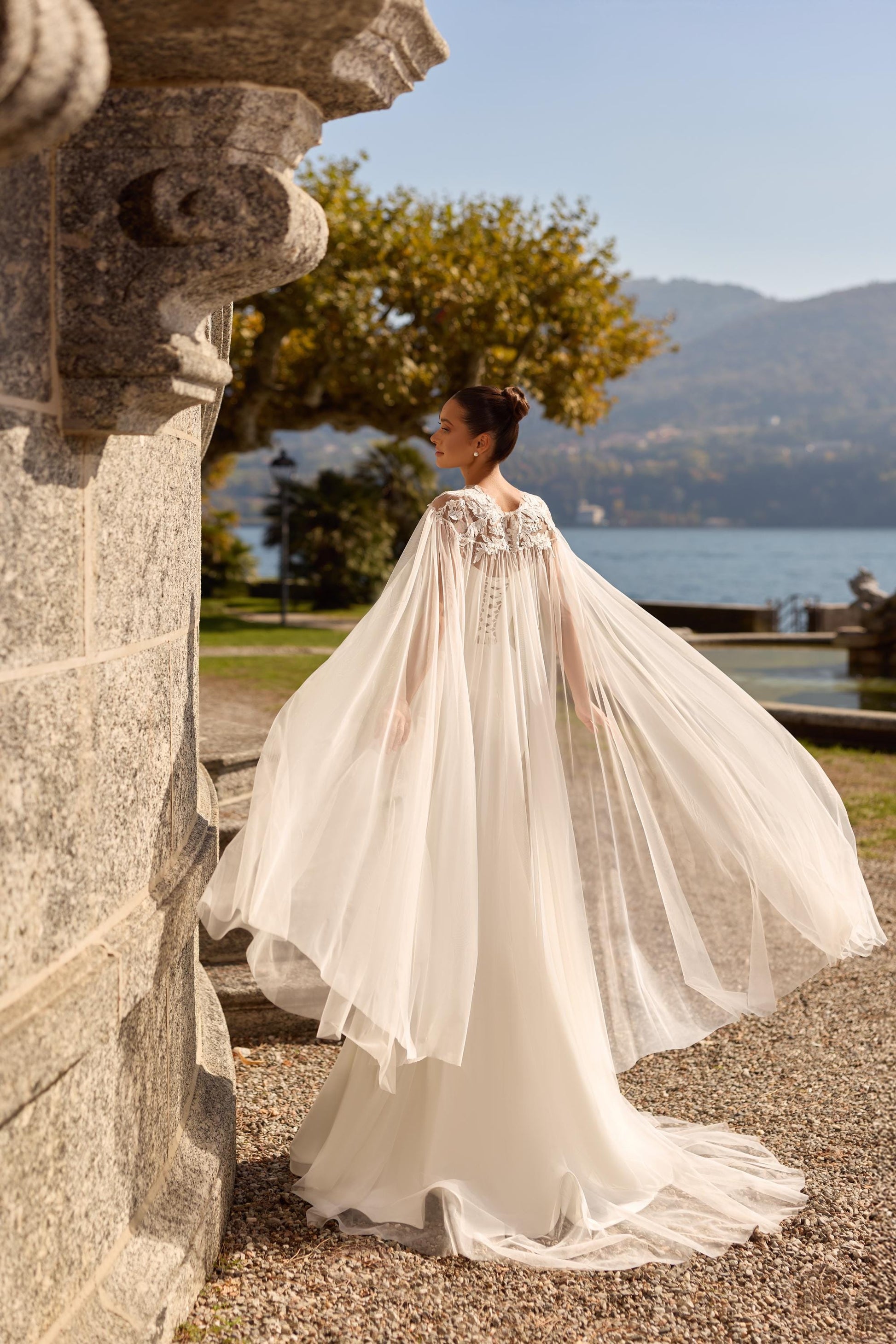 Crepe Wedding Dress with Cape, Minimalist Bridal Gown, Elegant Mermaid Wedding Dress, Modern Bridal Look, Chic Bride