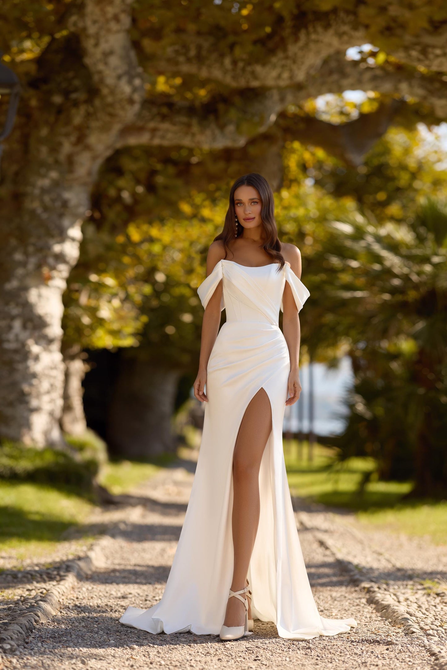Wedding Dress Strapless Off Shoulder Bridal Gown Elegant Minimalist Slit Corset Back Modern Bride Custom Made with butterfly sleeves