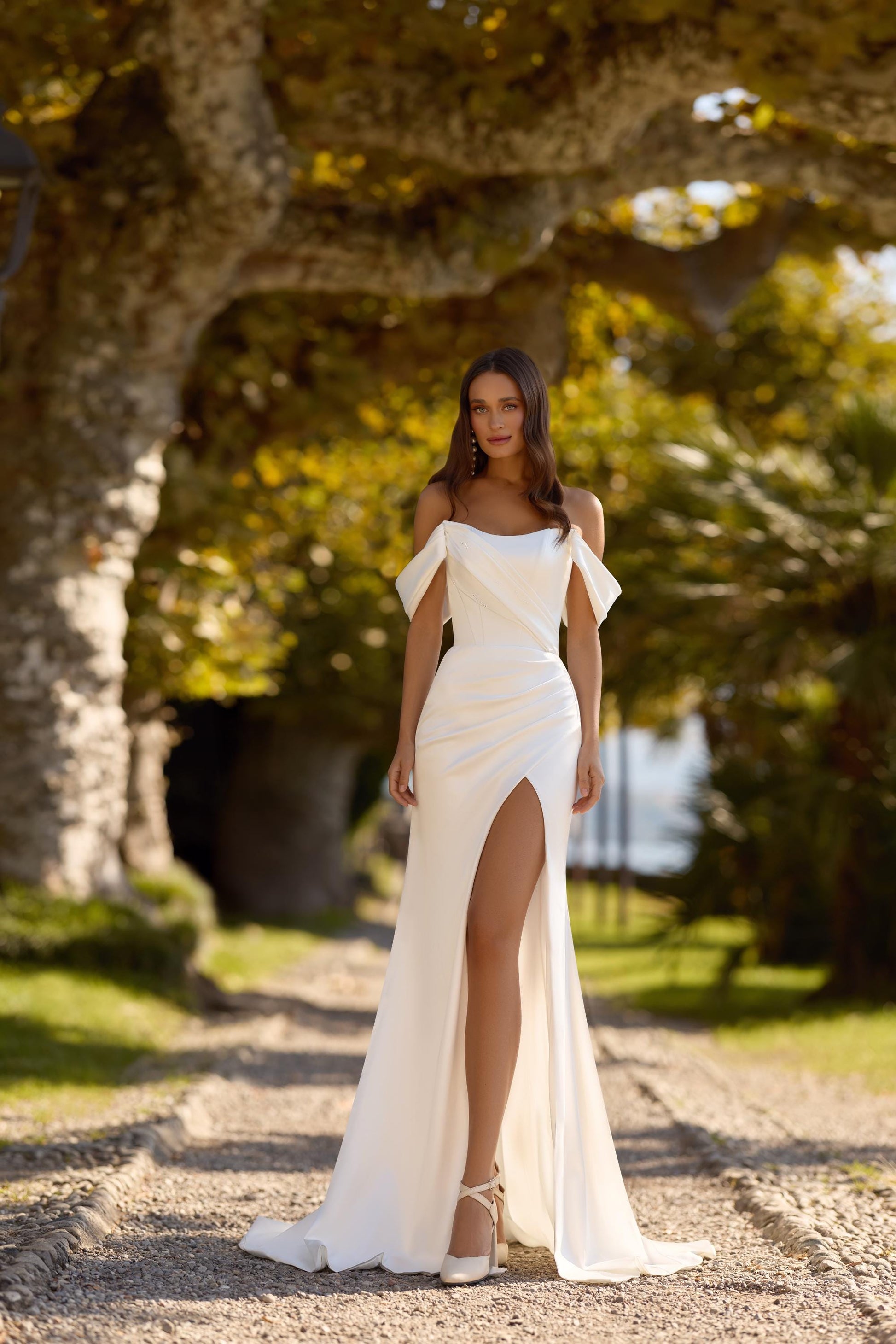 Wedding Dress Strapless Off Shoulder Bridal Gown Elegant Minimalist Slit Corset Back Modern Bride Custom Made with butterfly sleeves