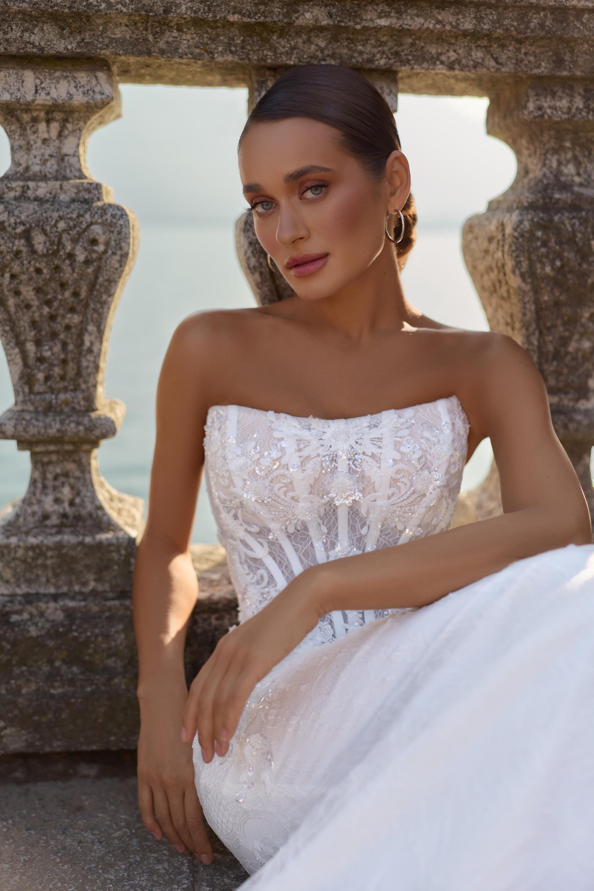 Strapless Lace Wedding Dress Corset Bridal Gown Elegant Fitted Wedding Dress with Train Italian Style Bride