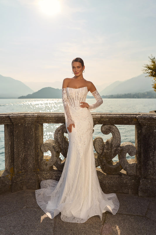 Strapless Lace Wedding Dress Corset Bridal Gown Elegant Fitted Wedding Dress with Train Italian Style Bride