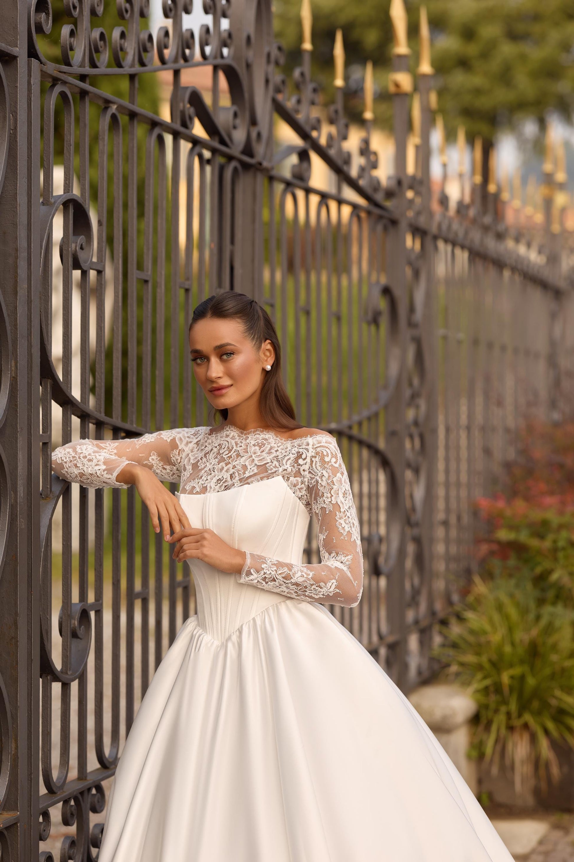 Ball Gown Wedding Dress Corset Bridal Gown with Lace Sleeves Elegant Classic Princess Wedding Dress