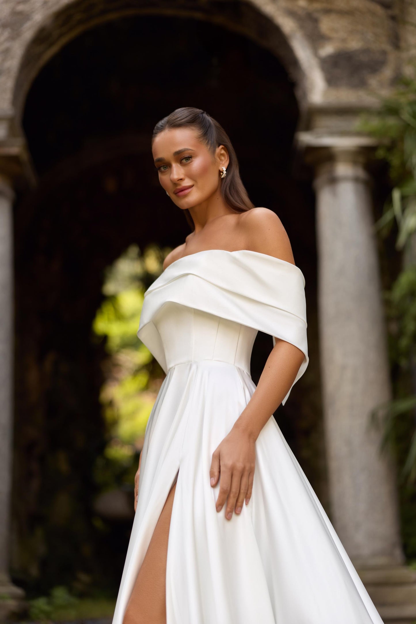 Wedding Dress Off Shoulder Bridal Gown Elegant Minimalist Slit Skirt Modern Corset Wedding Dress with train