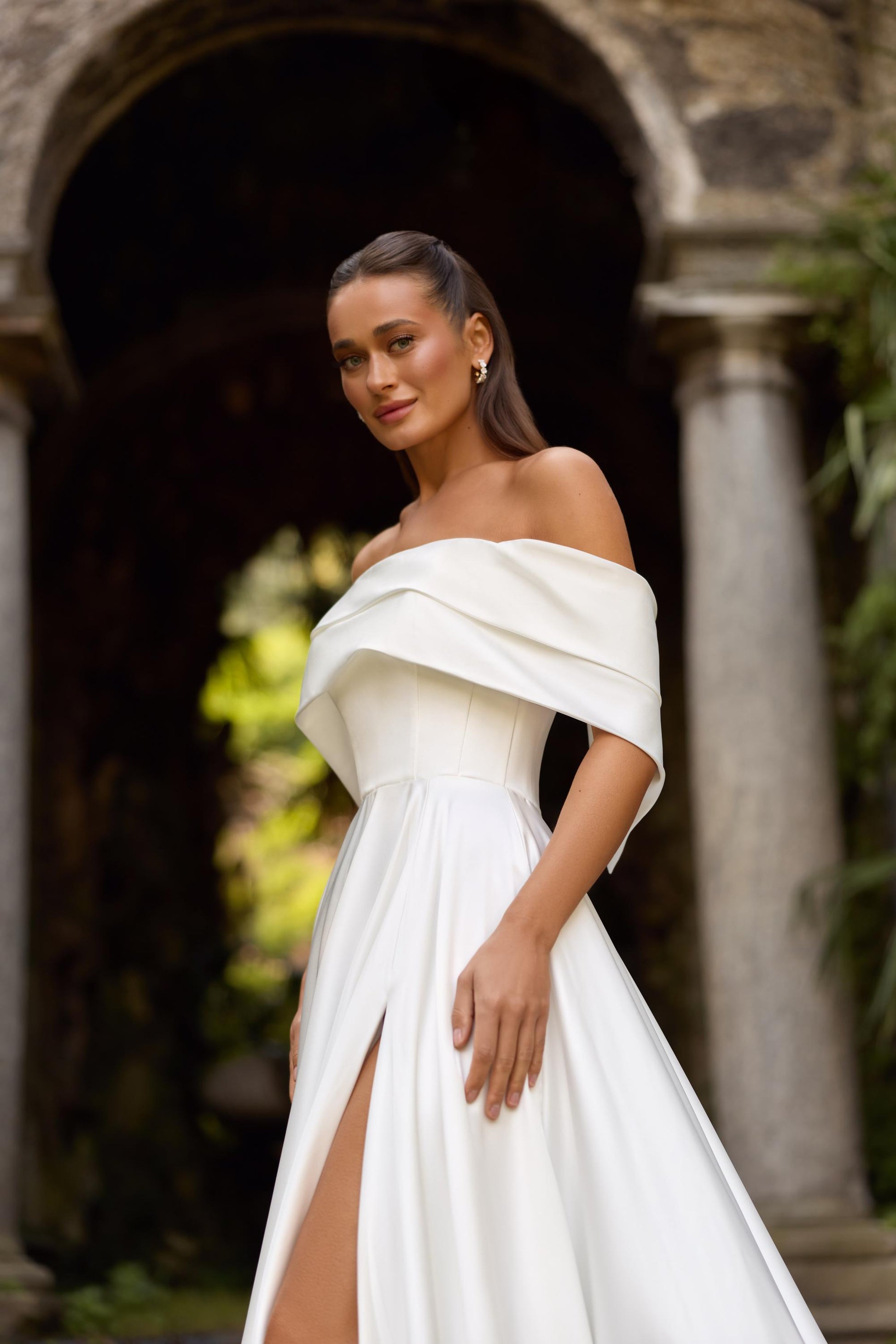 Wedding Dress Off Shoulder Bridal Gown Elegant Minimalist Slit Skirt Modern Corset Wedding Dress with train