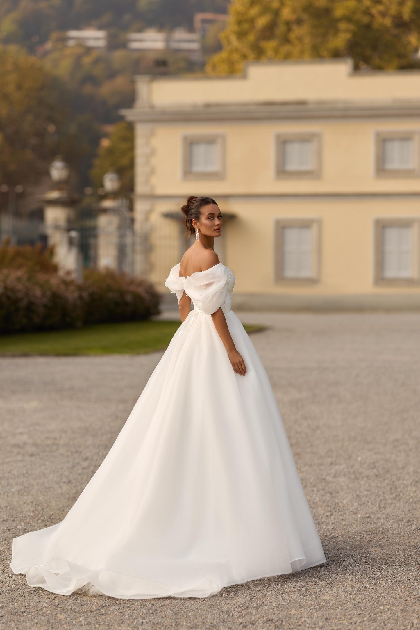 Off Shoulder Wedding Dress A Line Pearl Bridal Gown Corset Bodice Tulle Skirt Elegant Modern Bride Dress