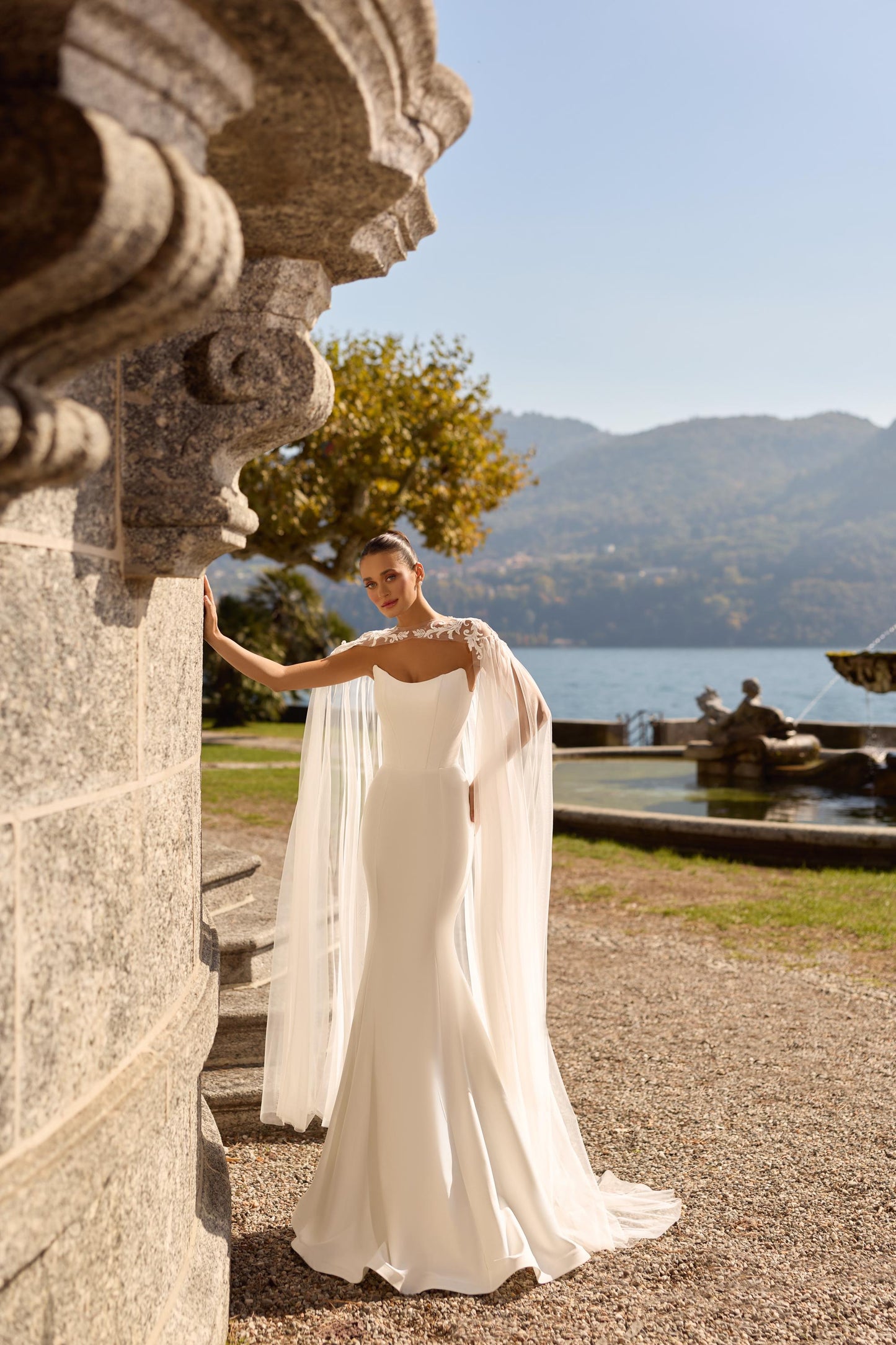 Crepe Wedding Dress with Cape, Minimalist Bridal Gown, Elegant Mermaid Wedding Dress, Modern Bridal Look, Chic Bride
