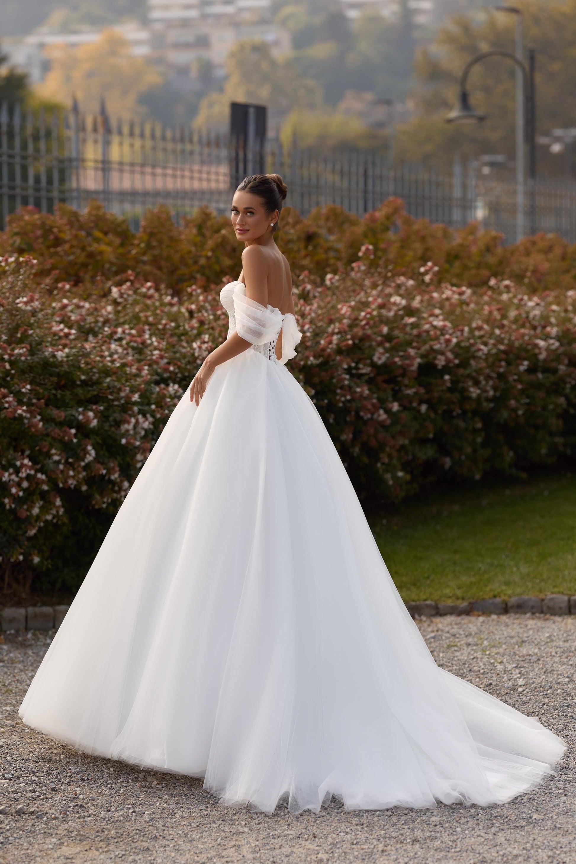 Off Shoulder Ball Gown Wedding Dress Corset Lace Bridal Gown Tulle Skirt Romantic Luxury Bride Dress