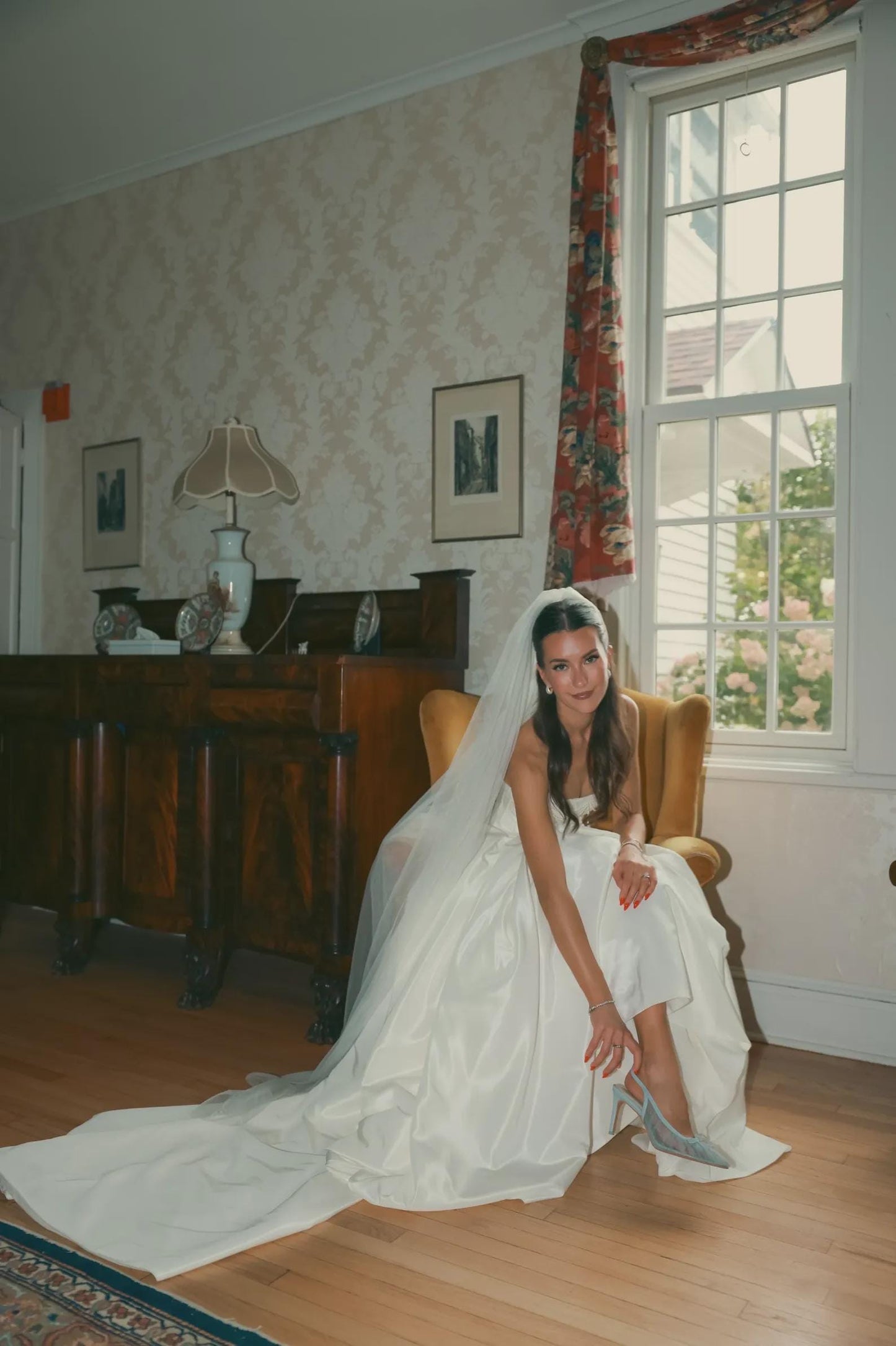 Taffeta wedding dress, corset bridal gown with train, strapless ball gown, minimalist luxury wedding dress bride