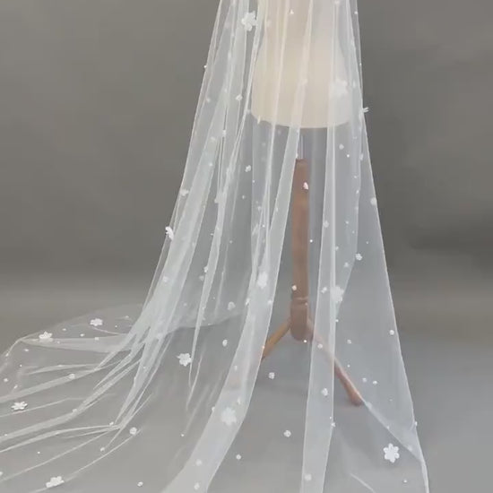 Wildflower bridal veil, Embroidered flower veil, Floral wedding veil, 3D flower veil, champagne veil, luxurious veil in the cathedral chapel