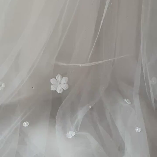 long floral veil, 3D flower effect veil, luxury chapel veil | Veil with flowers | wedding long veil | wedding veil with flower and pearls