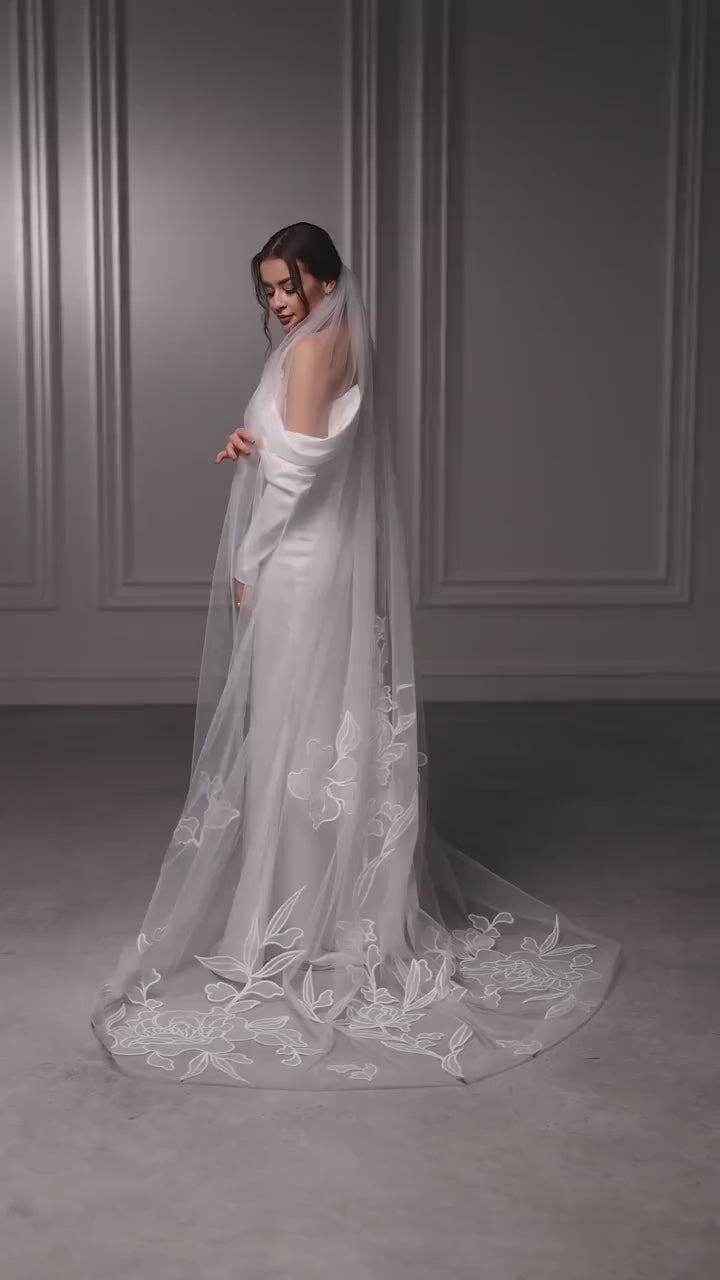 Floral Lace Bridal Veil with Cathedral Length and Elegant Embroidered Details, Perfect for Classic Modern Weddings, Single Tier with Comb