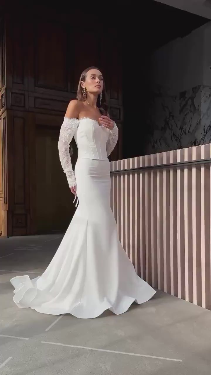 Elegant Wedding Dress with Chantilly Lace Corset, Sweetheart Neckline, Mermaid Silhouette, Crepe Skirt, Lace Sleeves, and Detachable Corset