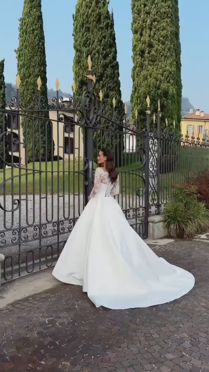 Ball Gown Wedding Dress Corset Bridal Gown with Lace Sleeves Elegant Classic Princess Wedding Dress